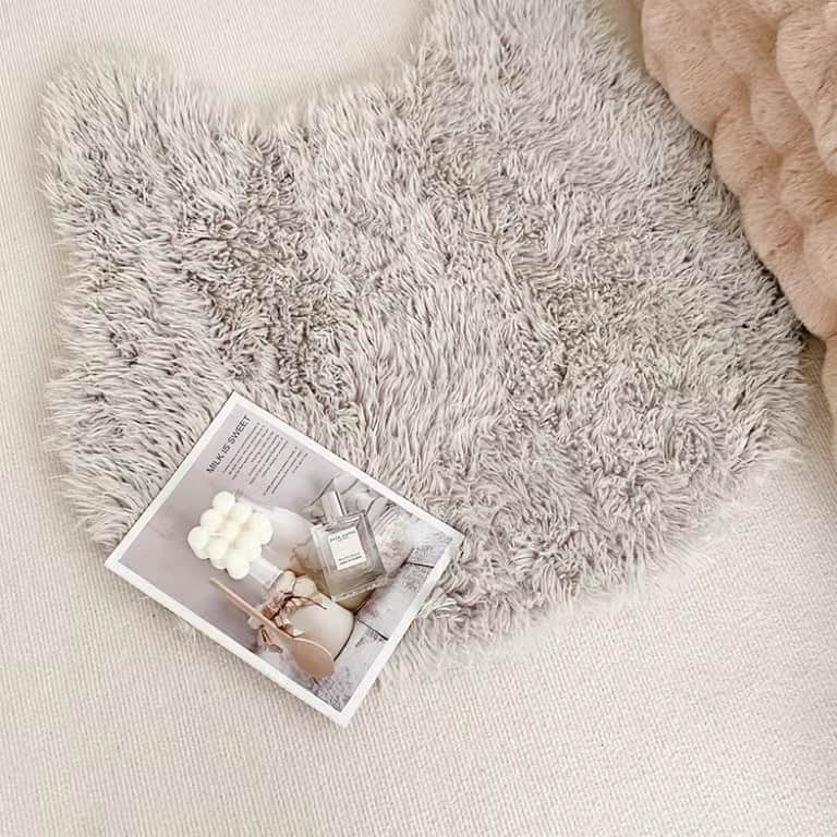 Cat Head Light Grey Fluffy Rug