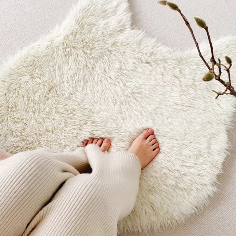 Cat Head White Fluffy Rug