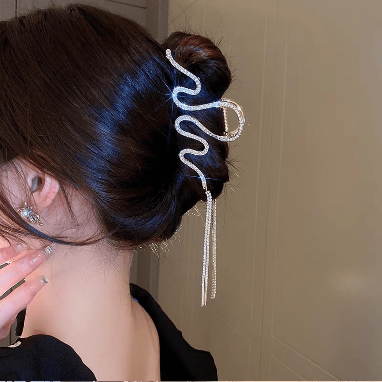 Twinkle Curved Hair Claw with Tassels