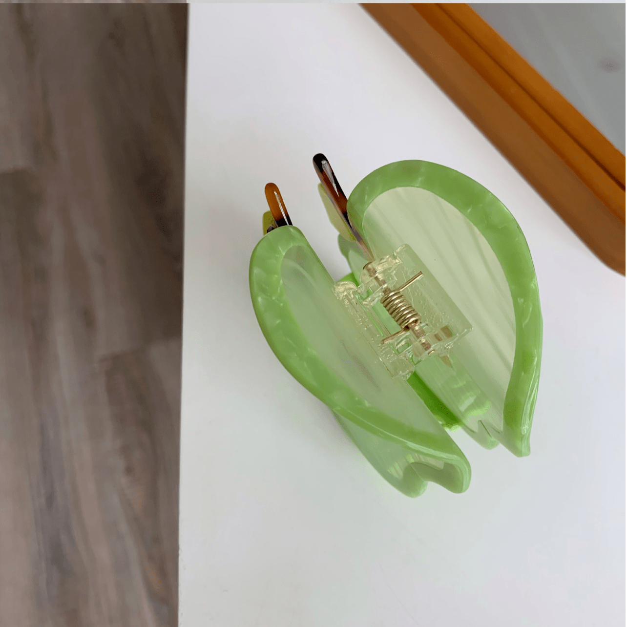 Green Apple Hair Claw