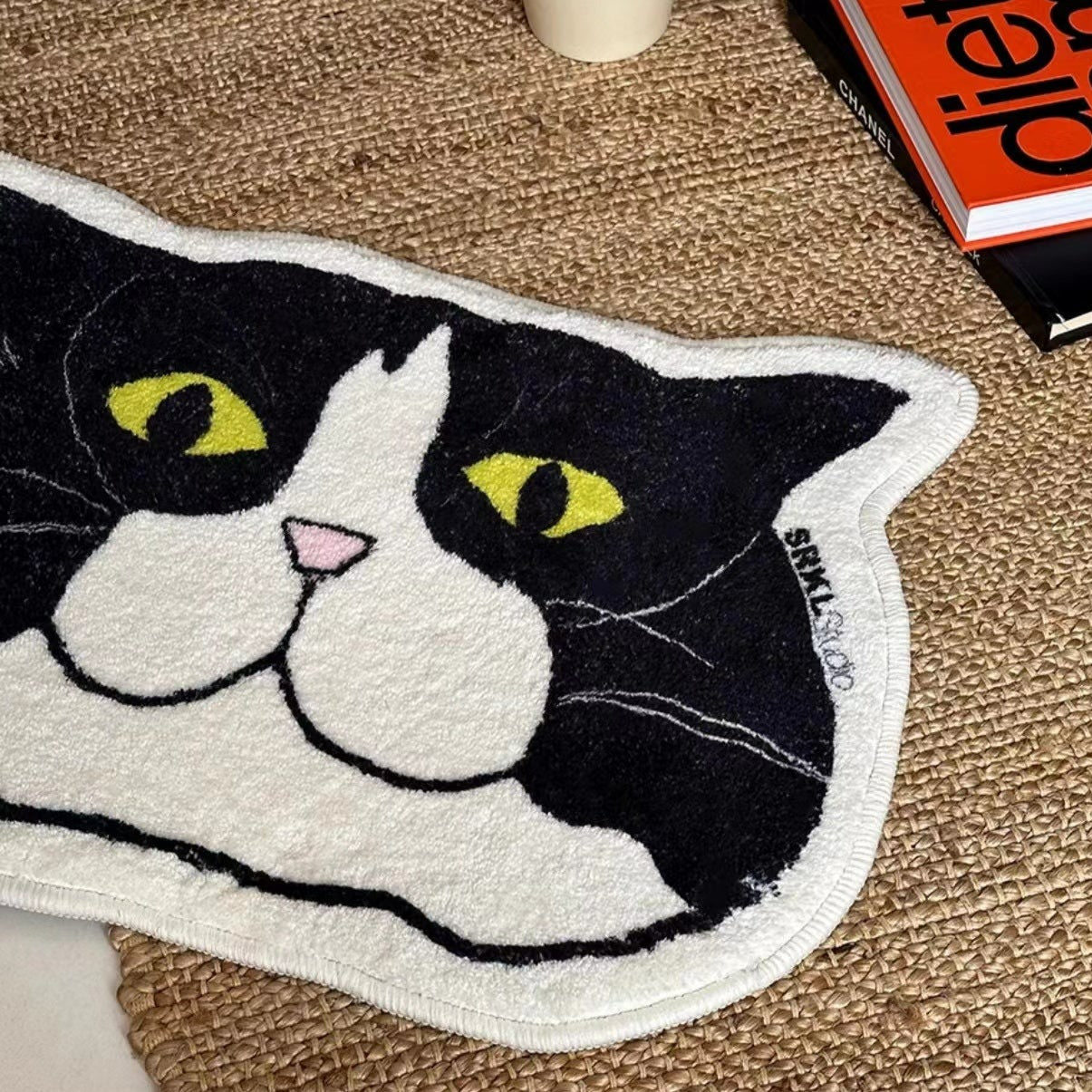 Piebald Cat Head Rug