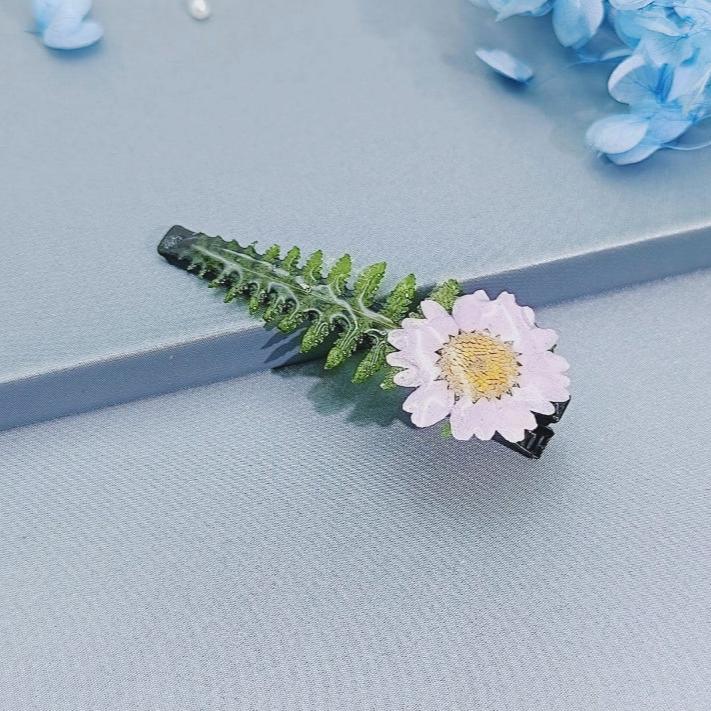 Real daisy hair clip