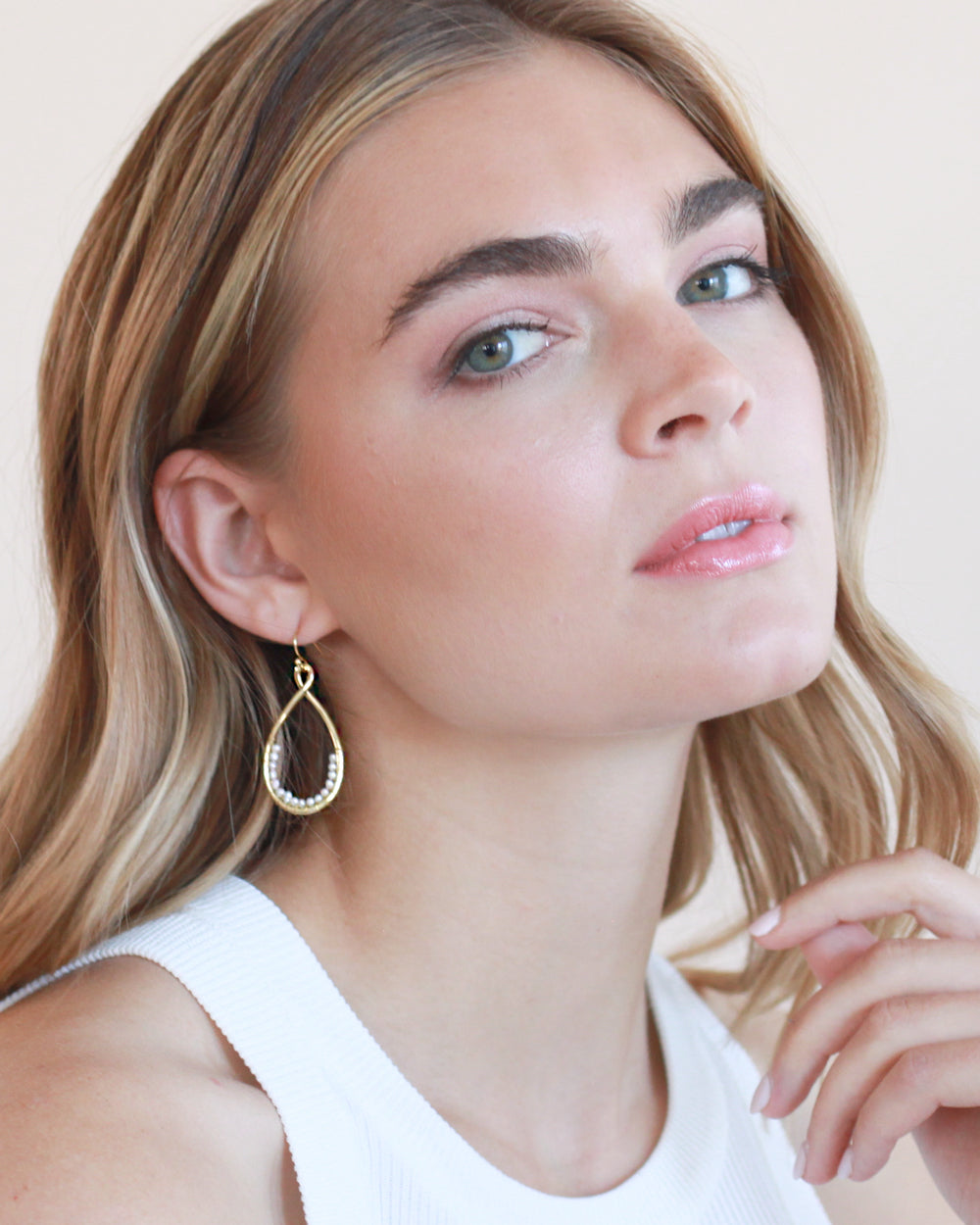 Wren Pearl Hoop Earrings