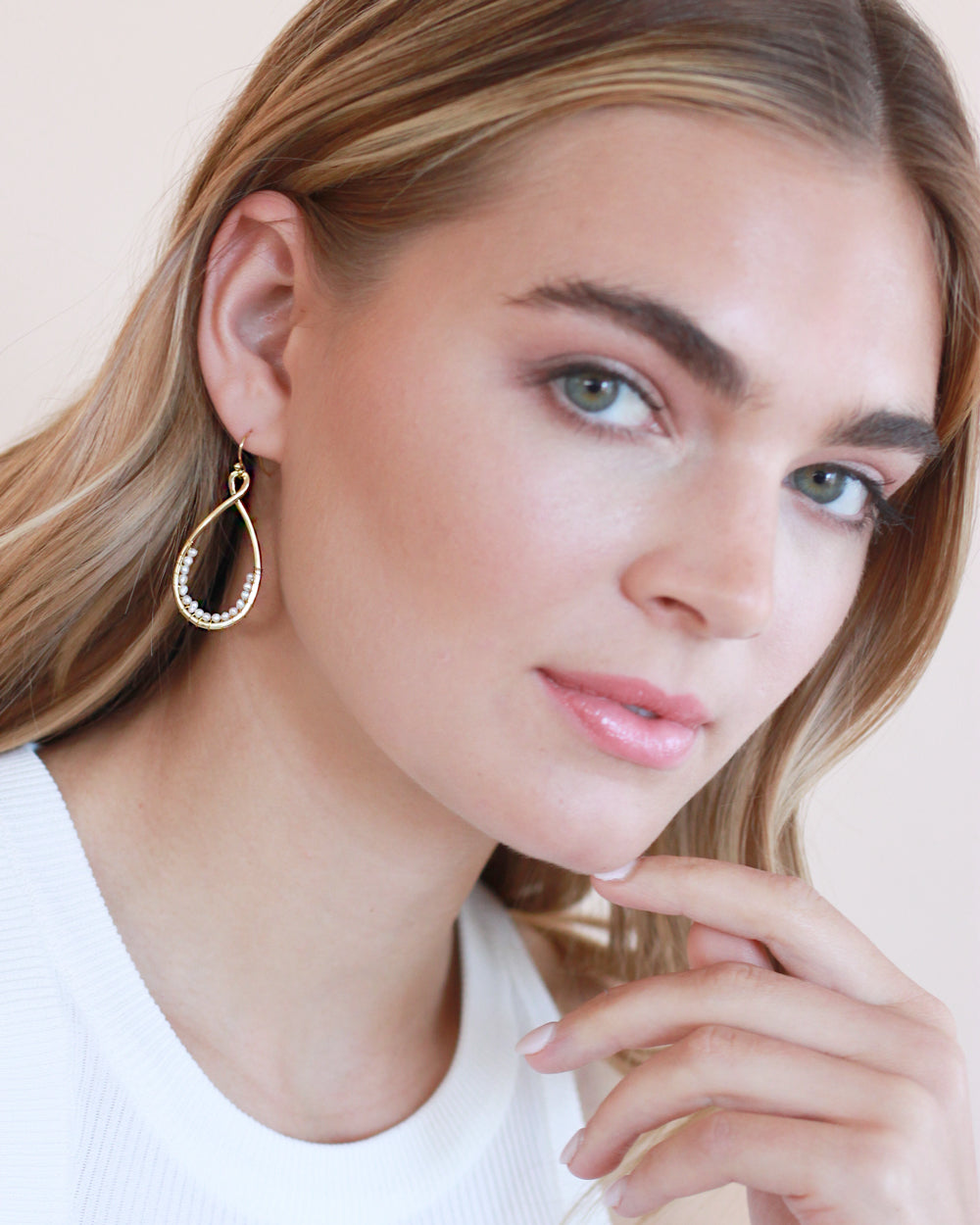 Wren Pearl Hoop Earrings