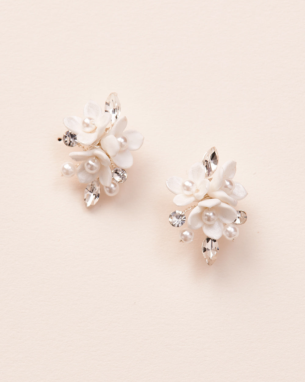 Elin Pearl Stud Earrings