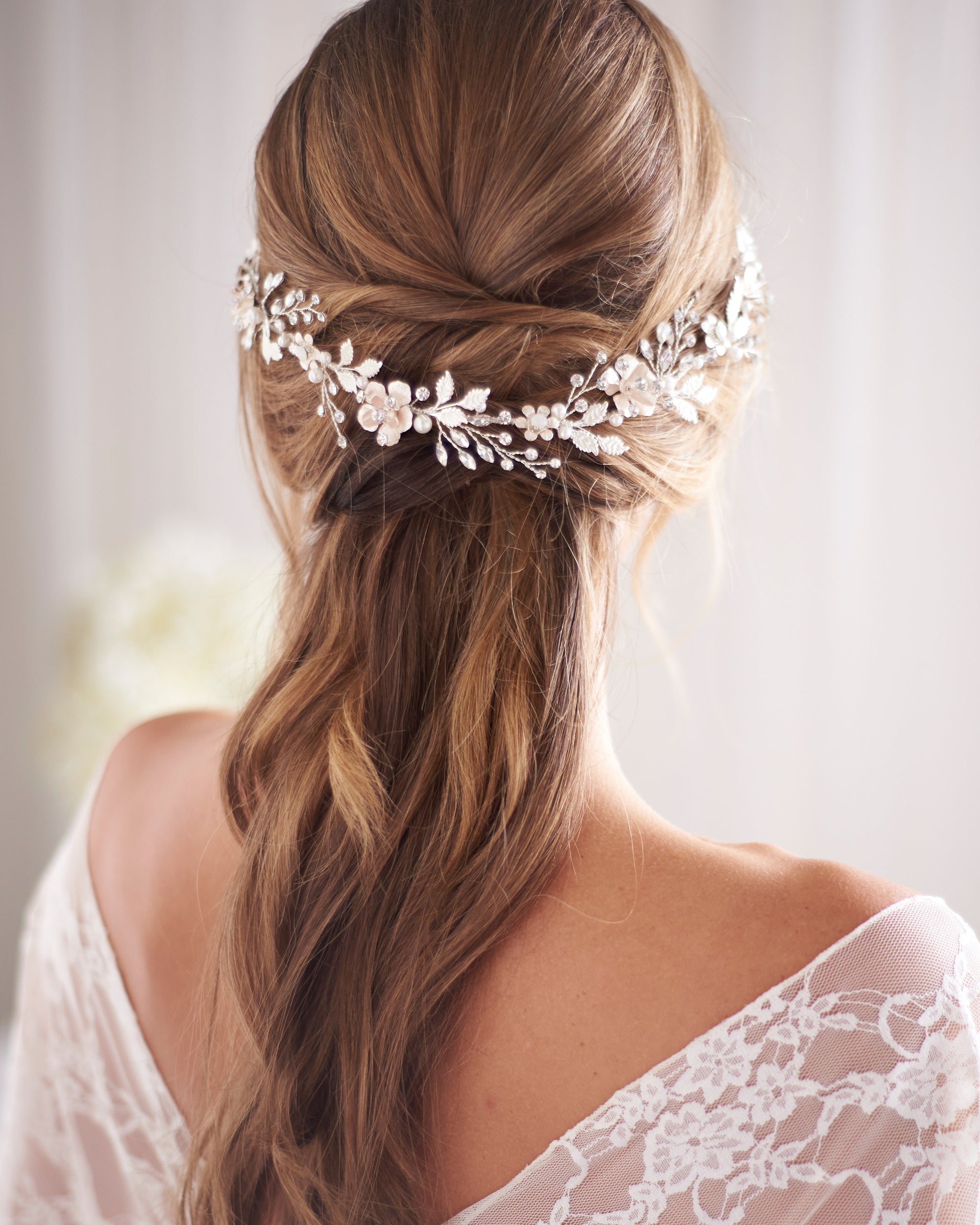 Della Floral & Pearl Hair Vine